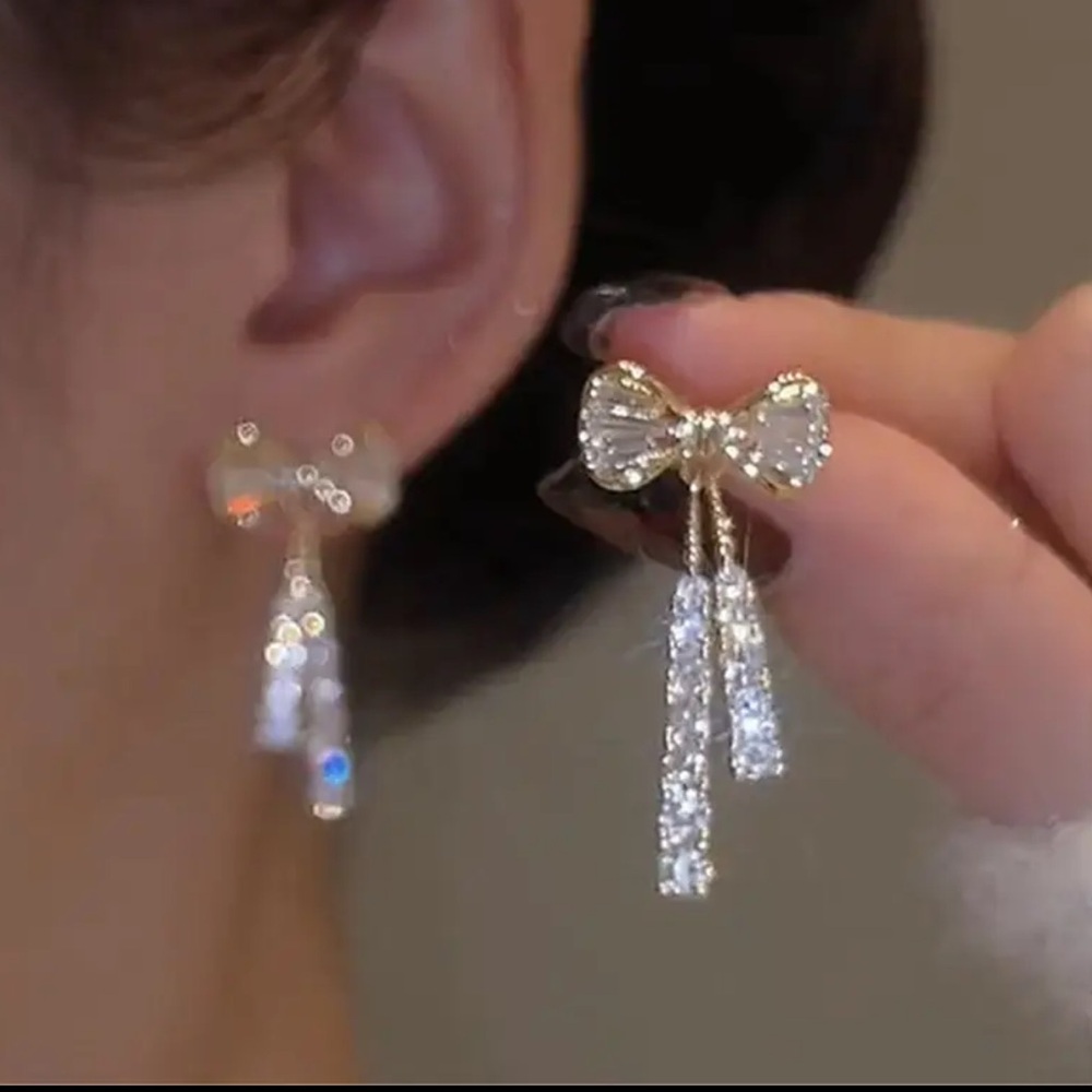 BRAND NEW 🎀 SUPER CHIC Gold Plated Luxury Sparkling Drop Earrings with Bowknot
